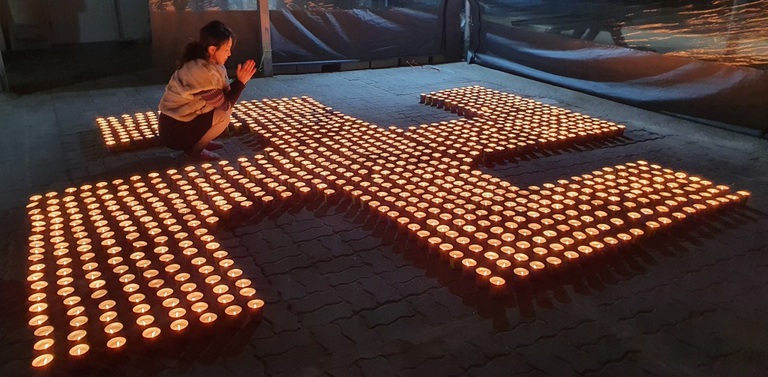 촛불 1,000개 기도 발원(2020.12.6, 강릉시 경포대 인근 해변)