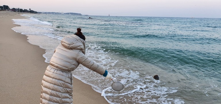 방생 (2020.12.7, 강릉시 경포대 해변 인근)