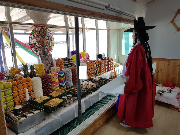 용신 정성(강원도 강릉 경포대 인근)